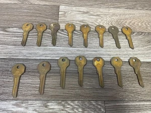 LOT OF 15 VINTAGE NOS JECO Y131 KEY BLANKS 825 - Picture 1 of 2