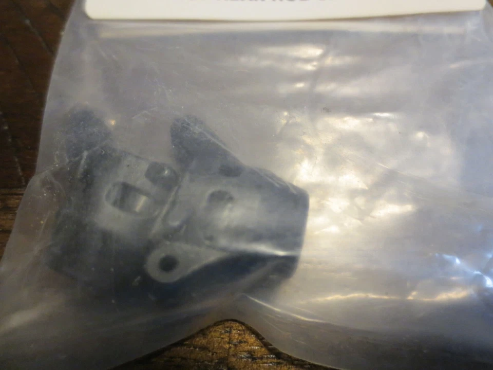 Team Associated 21010 Rc18 1/18 Rear Hub Carriers - Image 1 of 1