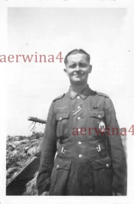 Deutscher Soldat mit Infanteriesturmabzeichen  an der Ostfront - Bild 1 von 2