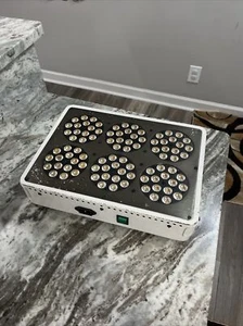 Kind LED GrowLights 210W Model L300 Tested Works (no Cables) - Picture 1 of 4