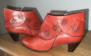 L'Artiste by Spring Step Dramatic Red Cuffed Bootie Size 39 (8-8.5) Shoes EUC - Picture 1 of 10