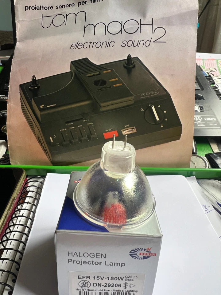 Proiettore tcm mach2 super 8 lampada halogen efr 15v-150w gz 6.35 - Immagine 1 di 3