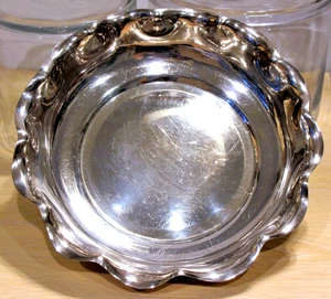 Plato de manzana empalado Reed & Barton de 10 3/4" de diámetro 115 plateado festoneado - Imagen 1 de 4