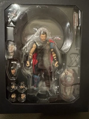 Figura de acción Mezco One:12 Collective Marvel Thor: Ragnarok MCU Thor - Caja abierta Foto 1 de 4