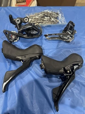 Shimano Ultegra R8000 11 Speed Hydraulic Disc Brake Road Groupset - Image 1 of 4