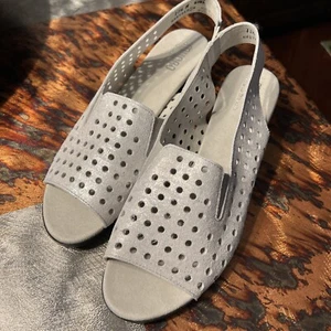 Munro Mickee silver metallic sling back sandal, size 11.5M, Retail $190 - Picture 1 of 9