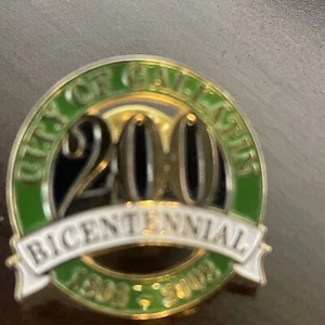 City Of Gallatin Tennessee 200 years Centennial Lapel Hat Pin - Picture 1 of 4