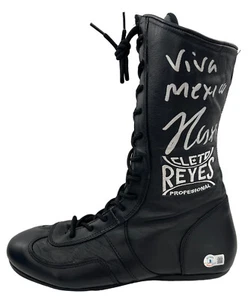 Julio Cesar Chavez Signed Cleto Reyes Boot w/ "Viva Mexico" Beckett Witnessed - Picture 1 of 11