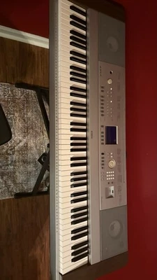 Teclado electrónico piano Yamaha dgx640 con banco Foto 1 de 4