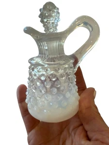 Vintage FENTON Krug Kruzifix Mondstein opalisierend weiß Nägel Stopfen USA - Bild 1 von 15