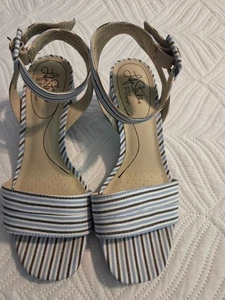 LIFESTRIDE Carnival Sandals Blue/white/gray Ankle Strap Low Block Heel 7 1/2 - Picture 1 of 5