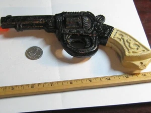 WESTERN PISTOLS POSSIBLE MOVIE PROPS NO MOVINNG PARTS PLASTIC COMPOSITION - Picture 1 of 6