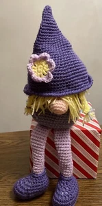 "GANCHILLO A MANO AMIGURUMI FELPA NIÑA FLOR PÚRPURA GNOMO 19""" - Imagen 1 de 4