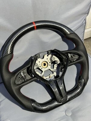 Volante Infiniti Q50/Q60 2018+ fibra de carbono real Foto 1 de 3