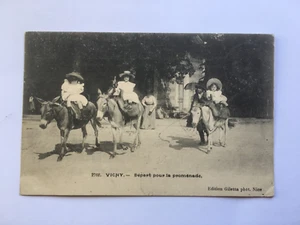 Alte AK Animierte AK 1904 VICHY - Abfahrt zum Spaziergang - Bild 1 von 2