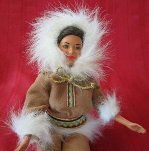 1997 Artic Barbie Dolls of the World Bruenette Brown & White Outfit 1980 Head - Picture 1 of 6