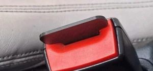 4x Seat Belt Buckle Clip, VARIOUS STYLES - PLAIN DESIGN - ANY MAKE AND MODEL UK - Picture 1 of 2