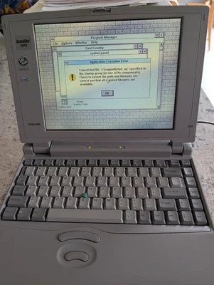 Portátil Toshiba T1600/T5200 vintage - funciona Windows 3.1, pantalla buena Foto 1 de 4