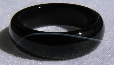Achat-Ring, schwarz mit weißem Streifen, gewölbte Form, Gr. 53 (16,92 mm Ø), neu - Bild 1 von 4