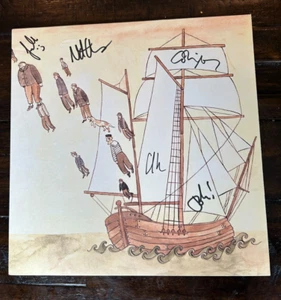 Álbum firmado por The Decemberists "Castaways and Cutouts" con certificado de autenticidad JSA - Imagen 1 de 2