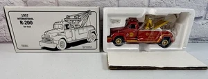 *BRAND NEW* First Gear Diecast 1957 International R-200 Tow Truck Shell 1st 1:34 - Picture 1 of 6