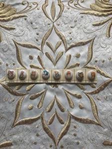 8 Vintage Beatrix Potter Character Buttons on Sample Card - Picture 1 of 3