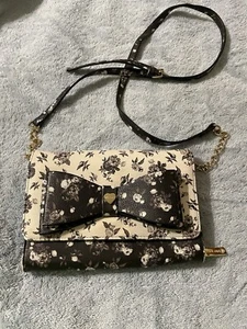 WOMEN'S CROSSBODY BAG BLACK WHITE FLORAL XODANI BETSEY JOHNSON Excellent Shape - Picture 1 of 10