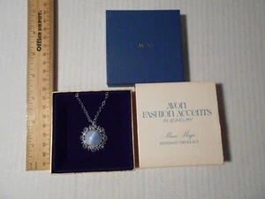 Vintage Avon Moon Magic Blue Rhinestone Pendant Necklace 1974 in box - Picture 1 of 10