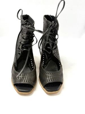 Jeffery Campbell 波西米亚黑色激光切割系带/楔形露趾高跟鞋 7.5 码 — 第 1/4 张图片