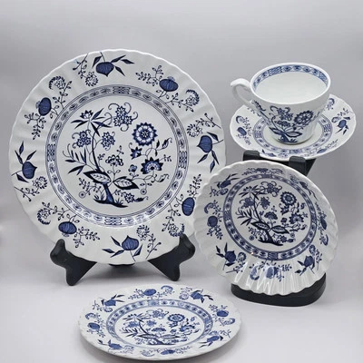 Blue Nordic By J & G Meakin 5- Piedra de hierro Blue Place Setting Blue Onion England Foto 1 de 4