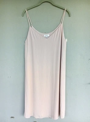 Vestido sin Mangas Aritzia Babaton S Rosa Rubor Sedoso Correa de Espagueti Rodilla Fiesta Romántico Foto 1 de 4