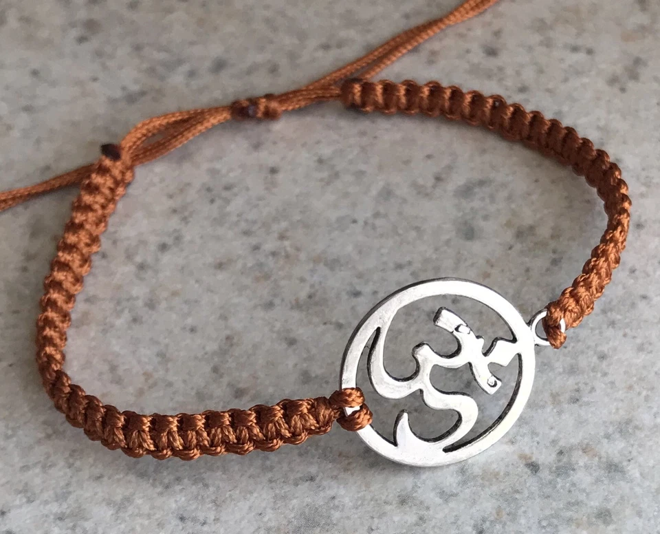 Pulsera tejida de yoga ajustable Om Charm de moda hecha a mano Foto 1 de 1