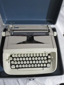 Royal Safari Protable Typewriter w/ Case Taupe & Cream EUC Clean! - Picture 1 of 18