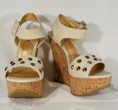 Sandalia Luichiny Turn It Up Beige Imitación Gamuza Tachonada Corcho Cuña Plataforma Nueva Talla 7 Foto 1 de 4