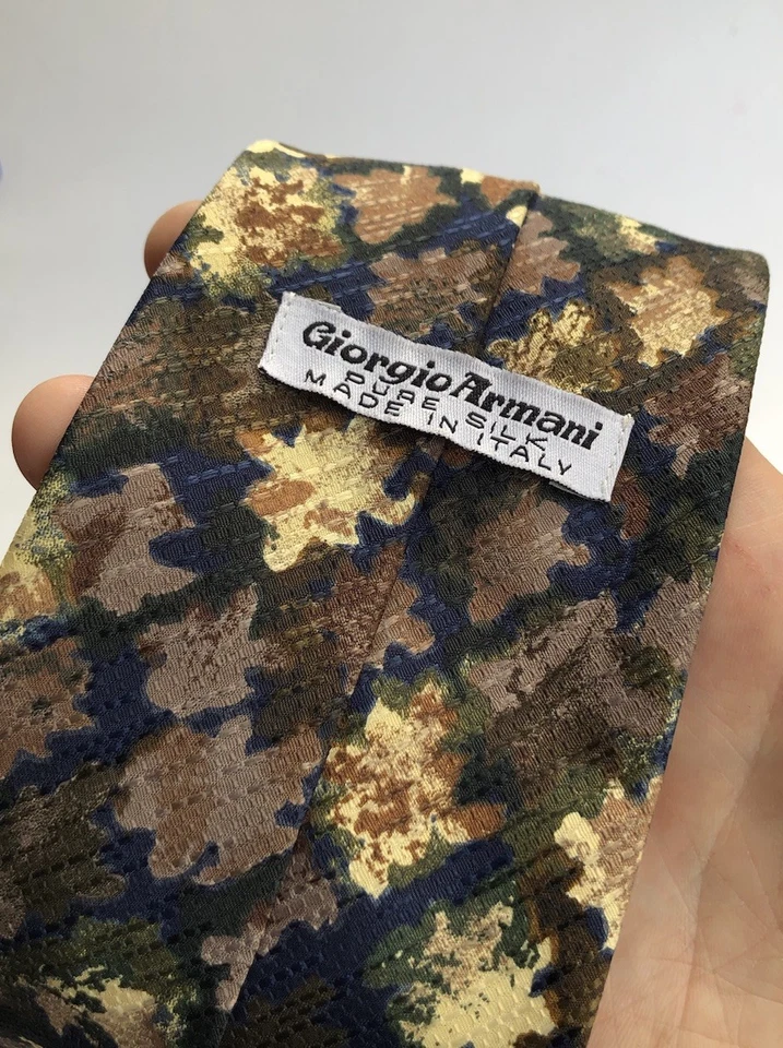 👔 Corbata de seda vintage Giorgio Armani - Hecha en Italia - Camuflaje abstracto hoja otoño Foto 1 de 4