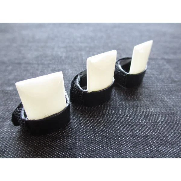 Koto Plettro Finger Pick Cintura Unghie Regolazione Set 3 Pezzi Stile M, M, L Ikuta - Immagine 1 di 4