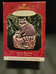 1999 Hallmark Keepsake Ornament Curious Raccoons Majestic Wilderness Collector's - Bild 1 von 2