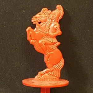 1960 SCACCHI 3/Cavaliere Tesoro Sepolto Plastica Gelato Bastone Colore Rosso - Foto 1 di 6