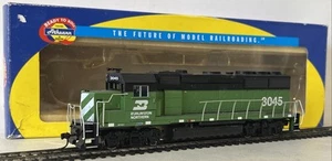 ATHEARN HO SCALE 79672 BURLINGTON NORTHERN GP 40-2 3045 GREEN LOCO BOXED - Picture 1 of 13