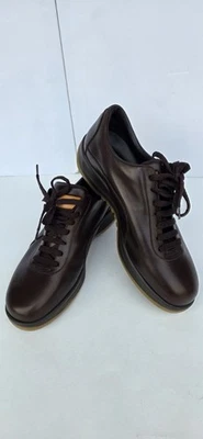 Sapatos masculinos Louis Vuitton, com cadarço em couro marrom, tamanho 8 feitos na França - Imagem 1 de 4