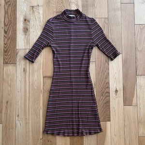 Reformation Jeans kurzärmliges gestreiftes geripptes Kleid mit Stehkragen Größe Medium - Bild 1 von 7
