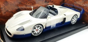 Hot Wheels 1/18 Scale Diecast G7158 - Maserati MC12 - White/Blue - Picture 1 of 5