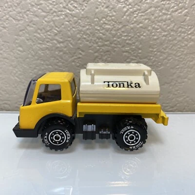 Camión cisterna vintage Diecast Tonka 4" amarillo y blanco gasolina/agua años 70 Japón usado en excelente estado Foto 1 de 4