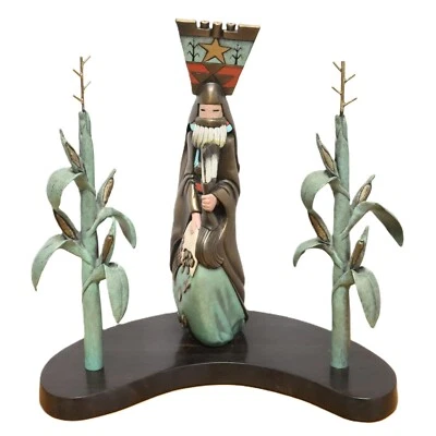 Escultura de bronce 1998 "Madre del maíz, la vida sale adelante" de Fernando Padilla Jr. Foto 1 de 4