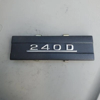 Placa de cubierta de eliminación de radio GENUINA DE COLECCIÓN OEM Mercedes-Benz W115 240D NEGRO/CROMO Foto 1 de 3