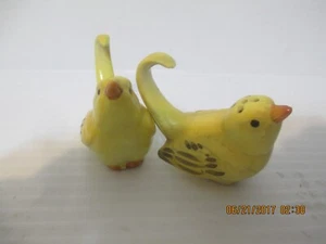 Vintage GELBE BIRDIES Sammlerstück Salz und Pfefferstreuer Set. JAPAN - Bild 1 von 2