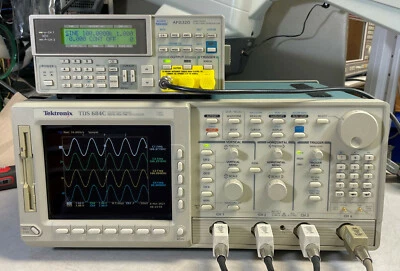 Osciloscopio digital en tiempo real Tektronix TDS684C 1 GHz 5 GS/s 13 1F 2F Foto 1 de 4
