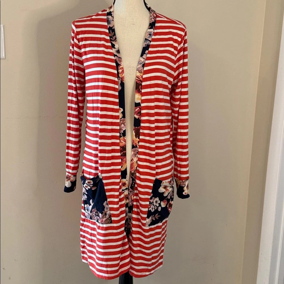 Betsy’s Boutique Shop 波西米亚长款开衫花卉和红色白色条纹 尺寸 小号 — 第 1/4 张图片