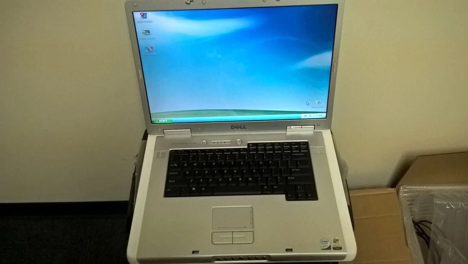 ENORME ARRANQUE TRIPLE SCRN de 17" Dell E1705 Windows 2000, 7 y XP, Office 3 GB GdBatWkGr8 Foto 1 de 1