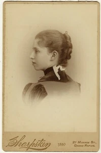 PRETTY WOMAN IN GRAND RAPIDS, MICHIGAN (1890) - Picture 1 of 3